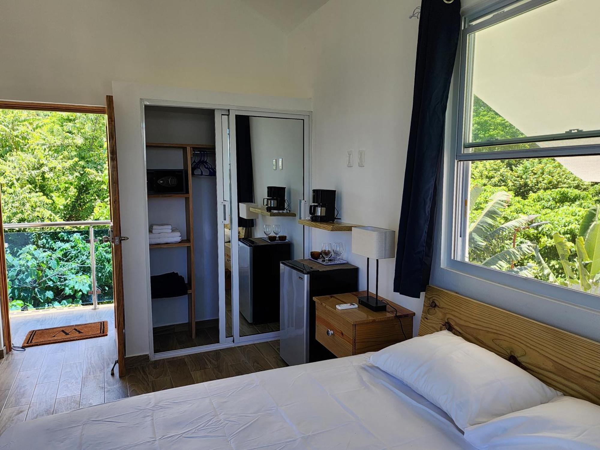 Bella Villa Room With Large Pool And Close To Beach لاس غاليراس المظهر الخارجي الصورة